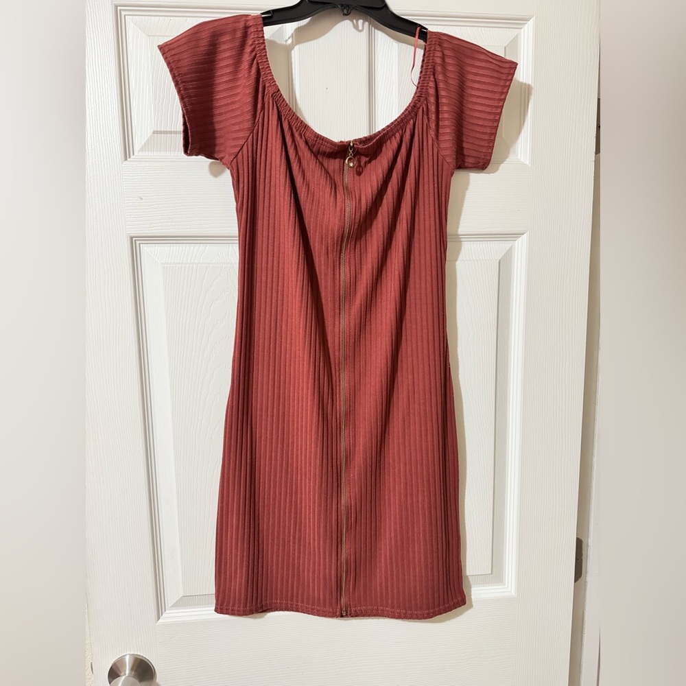 Elegant Ribbed Dress in Rust